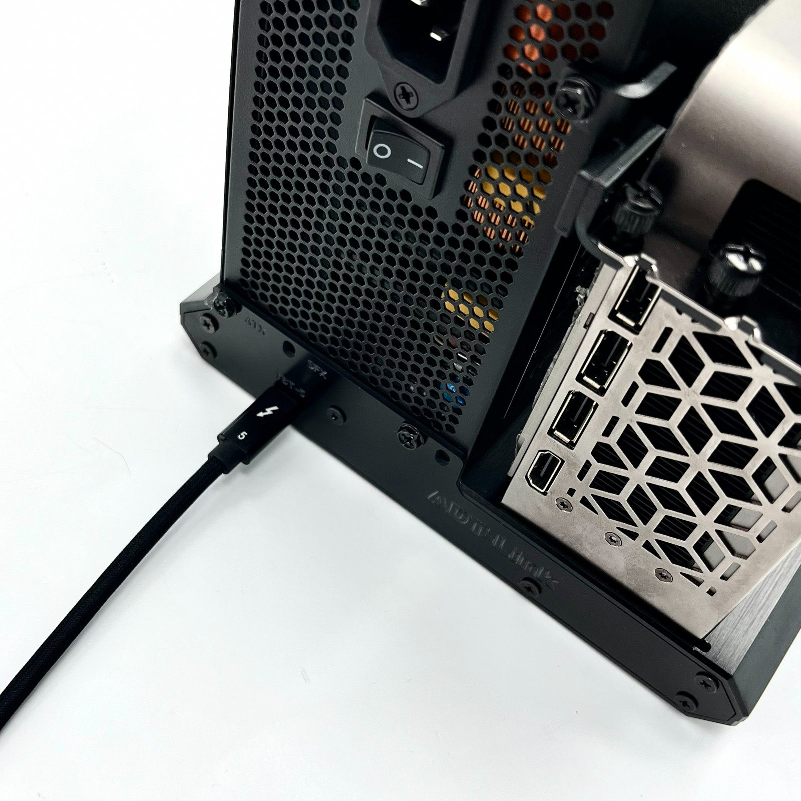 ADT Thunderbolt-5/4/3 External - Thunderbolt 4 External Gpu Enclosure recension och pris